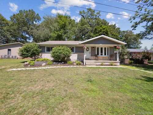 1480 Tellico St, Wolverine Lake, MI, 48390-1862 | Card Image