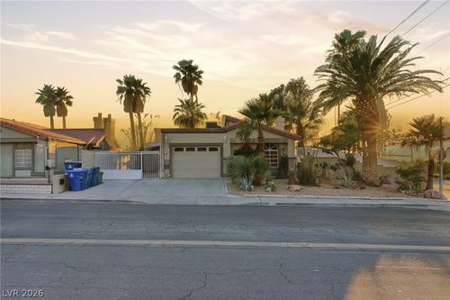2395 Los Feliz St, Las Vegas, NV, 89156-6027 | Card Image