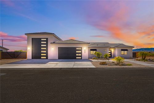 572 E Border Ln, Mohave Valley, AZ, 86440-1220 | Card Image