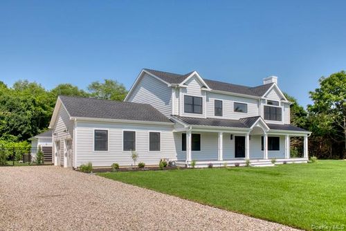 435 Maple Ln, Greenport, NY, 11944 | Card Image