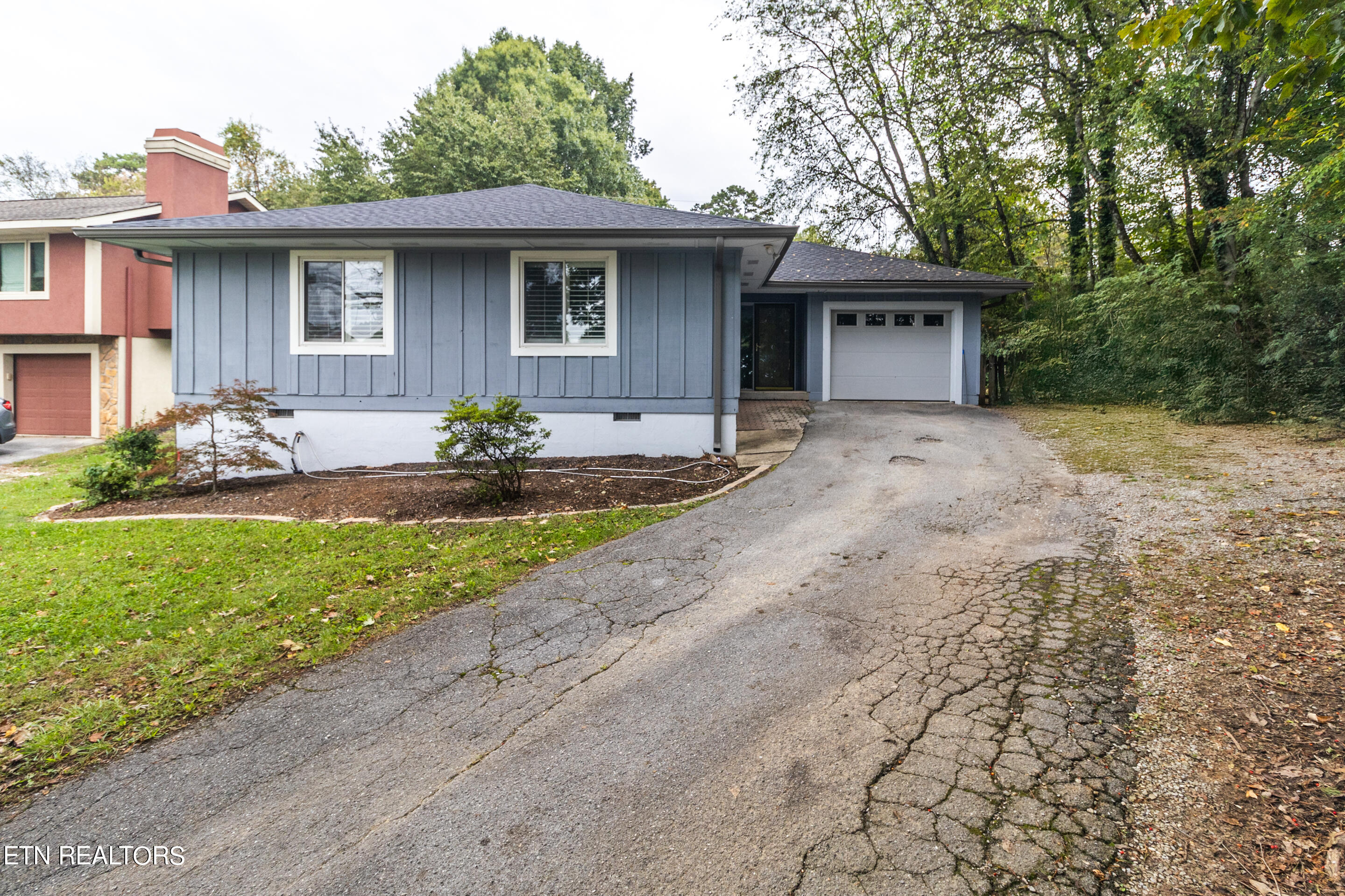 Chamberlain Blvd, Knoxville, TN 37920