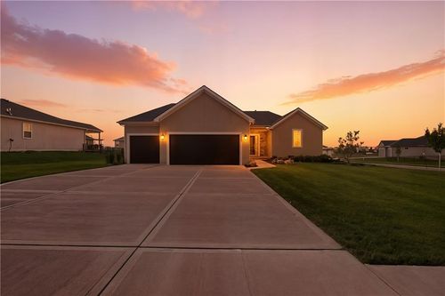 18804 Redbud Ln, Spring Hill, KS, 66083-4579 | Card Image