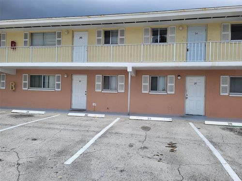 apt-d35-1501 Crescent Cir, West Palm Beach, FL, 33403-2267 | Card Image