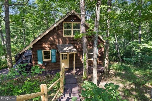227 Lakeview Dr, CROSS JUNCTION, VA, 22625-2413 | Card Image