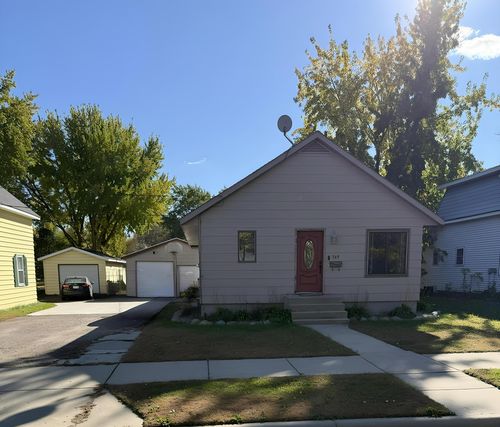 369 W Mill St, Paynesville, MN, 56362-1434 | Card Image