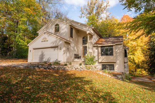 10029 Wildwood Ct, Richland, MI, 49083-8532 | Card Image