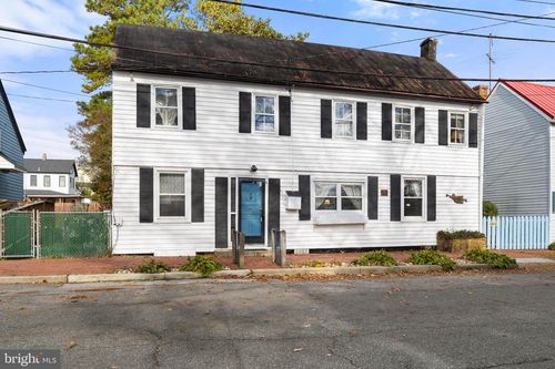 6 Delaware St, SAINT GEORGES, DE, 19733-2014 | Card Image