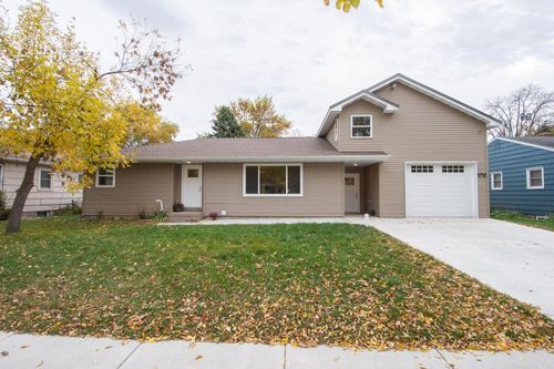 1712 12th St S, Moorhead, MN, 56560-3718 | Card Image
