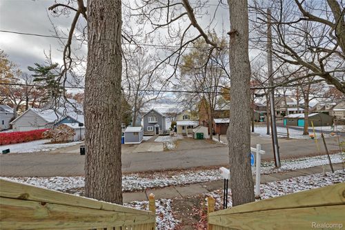 126 N North Shore Dr, Lake Orion, MI, 48362-3059 | Card Image