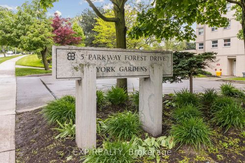 1101-5 Parkway Forest Dr, Toronto, ON, M2J1L2 | Card Image