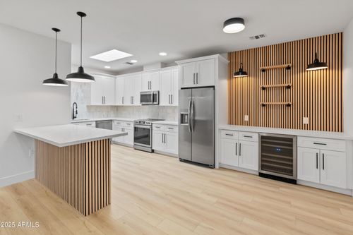 26-3221 N 37th St, Phoenix, AZ, 85018-6312 | Card Image