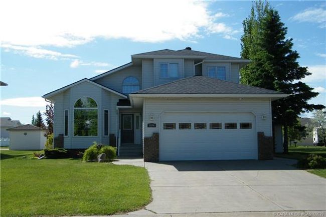 5606 46 Avenue W, Home with 5 bedrooms, 2 bathrooms and 2 parking in Forestburg AB | Image 2
