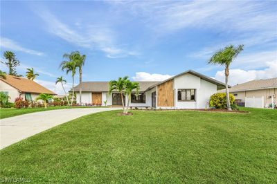 813 Sw 52nd Street, House other with 3 bedrooms, 2 bathrooms and null parking in Cape Coral FL | Image 2