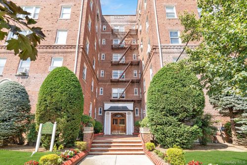 2a-55 Grand Ave, Rockville Centre, NY, 11570-4212 | Card Image