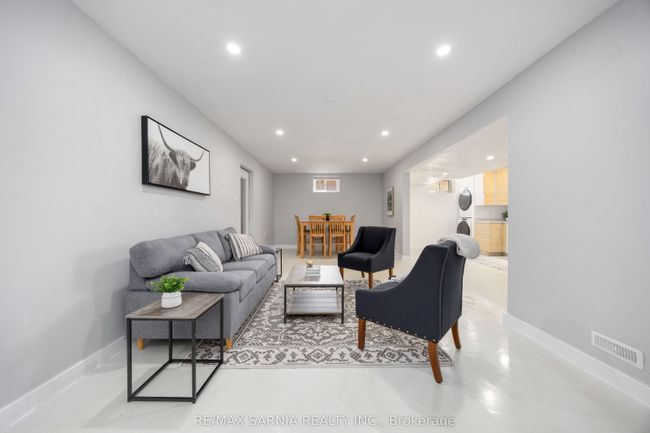 12 Sunset Ave, House other with 5 bedrooms, 2 bathrooms and 8 parking in Warwick ON | Image 23