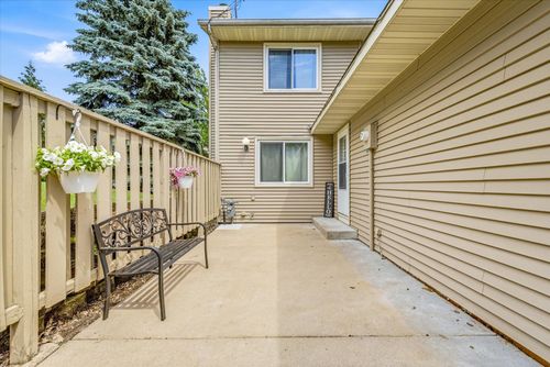 907 Monterey Dr, Shoreview, MN, 55126-5873 | Card Image
