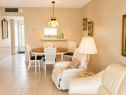 312-5181 W Oakland Park Blvd, Lauderdale Lakes, FL, 33313-1579 | Card Image