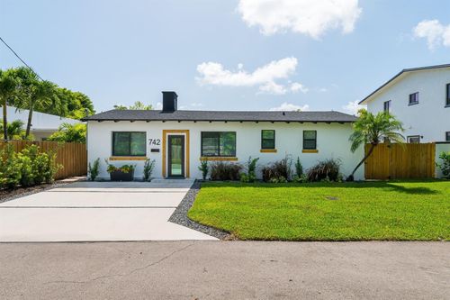 742 Ne 17th Ave, Fort Lauderdale, FL, 33304-3421 | Card Image