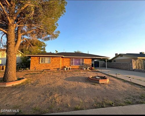 8208 Dempsey Avenue, El Paso, TX, 79925 | Card Image