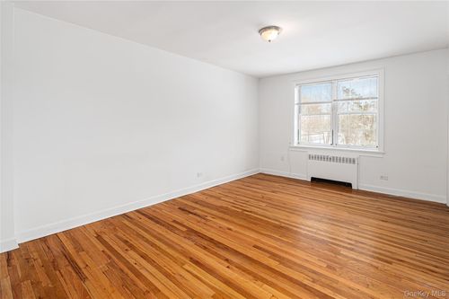 4-633 Old Post Rd, Bedford, NY, 10506-1250 | Card Image