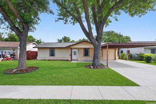 5838 Castle Run, San Antonio, TX, 78218-4135 | Card Image