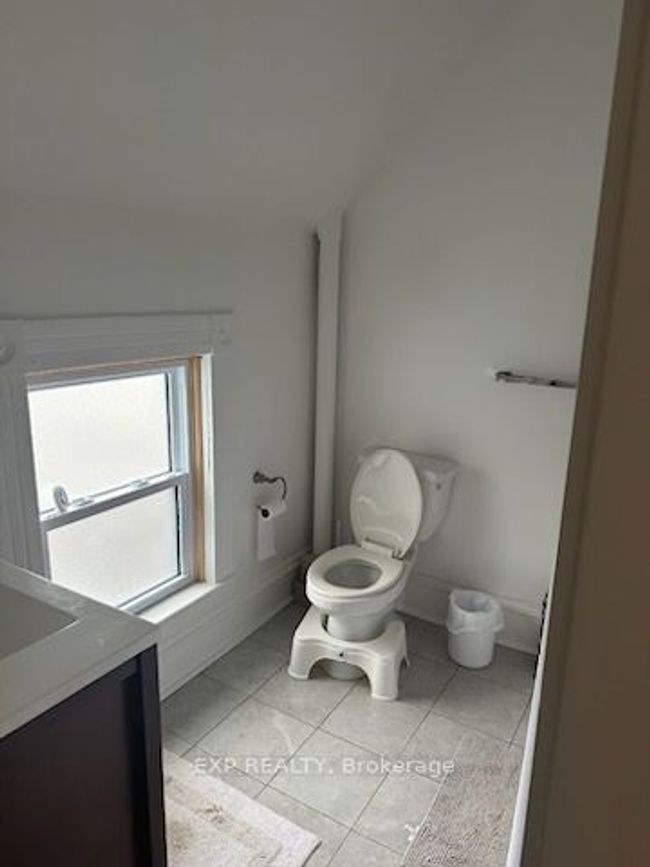 427 Victoria St, Home with 3 bedrooms, 2 bathrooms and 4 parking in Cardinal ON | Image 7