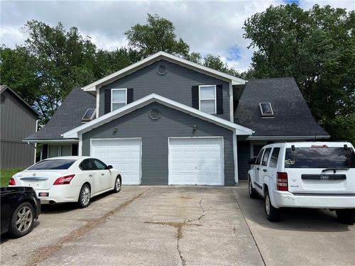 413-411-413 Spring Ave, Liberty, MO, 64068-4309 | Card Image