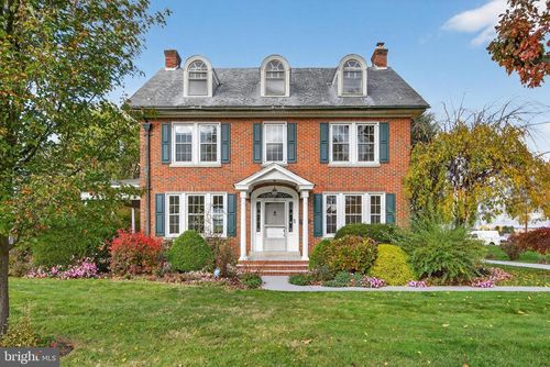 379 E Main St, LEOLA, PA, 17540-1928 | Card Image