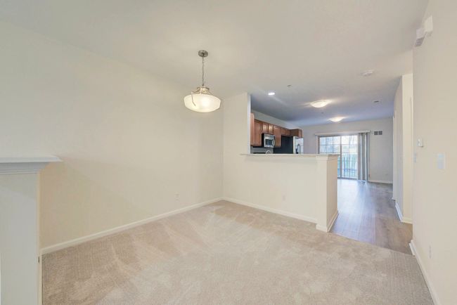dining area | Image 7