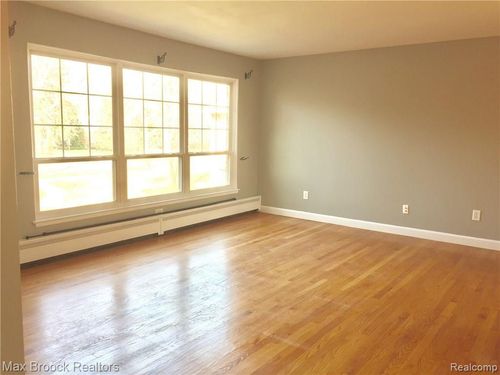 13-3210 Shenandoah Dr, Royal Oak, MI, 48073-3067 | Card Image