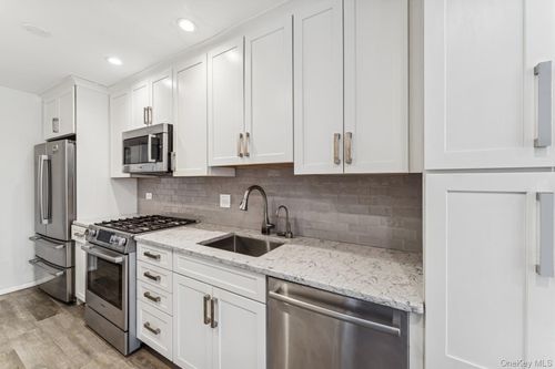 apt-2b-241-20 Northern Blvd, Little Neck, NY, 11362-1009 | Card Image