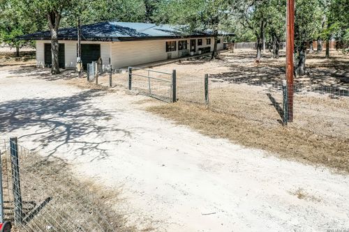 150 Black Jack Rd, La Vernia, TX, 78121-4569 | Card Image