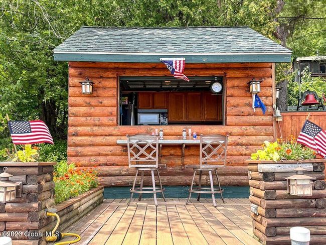 Lakeside Kitchen and Bar! | Image 17