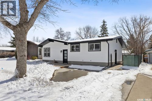 819 Shannon Rd, Regina, SK, S4S5K1 | Card Image
