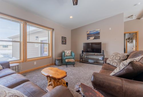 766 Victory Ln, Lander, WY, 82520-3247 | Card Image