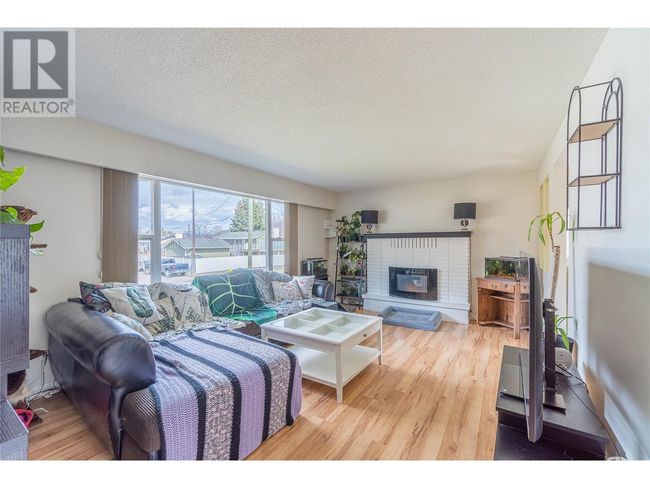 869 Serle Rd, House other with 4 bedrooms, 4 bathrooms and 1 parking in Kamloops BC | Image 15