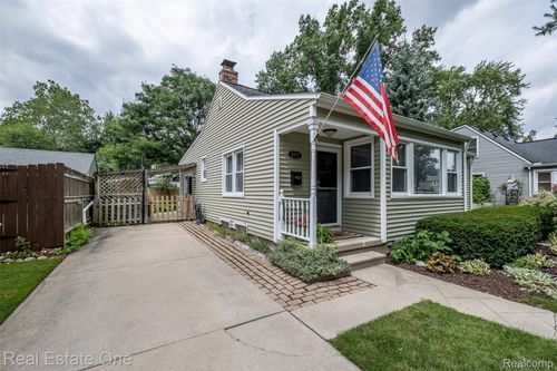 2771 Bacon Ave, Berkley, MI, 48072-1072 | Card Image