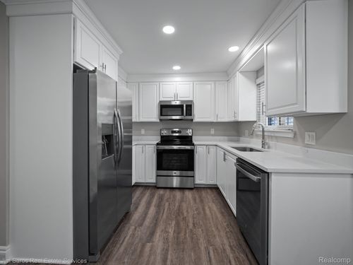 895 Harcourt Rd, Grosse Pointe Park, MI, 48230-1833 | Card Image