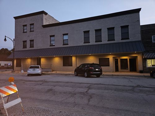 127 W Taylor St, Grant Park, IL, 60940-7172 | Card Image