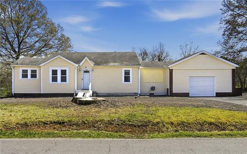 4585 Oak Ridge Dr, Winston Salem, NC, 27105-3130 | Card Image