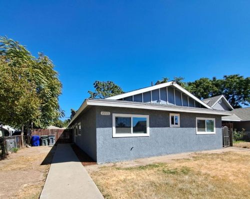 2221 S Poppy Ave, Fresno, CA, 93706-4457 | Card Image