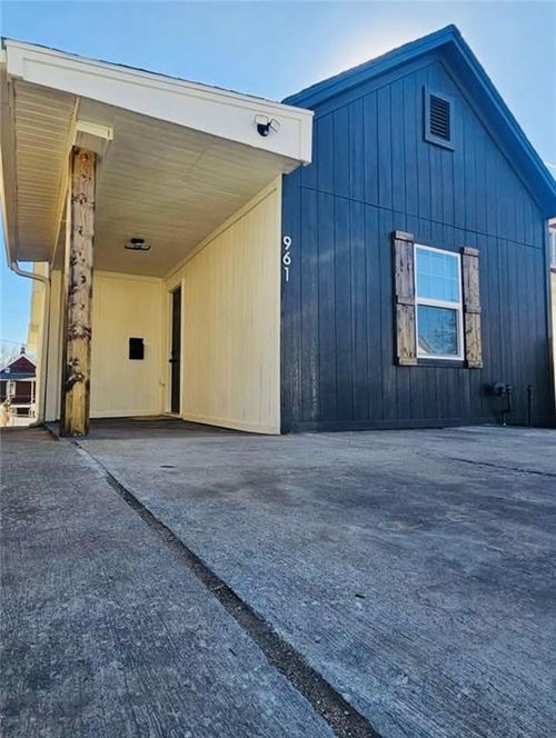 961 Tenny Ave, Kansas City, KS, 66101-3238 | Card Image