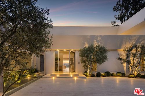 1557 Tower Grove Dr, Beverly Hills, CA, 90210-2141 | Card Image