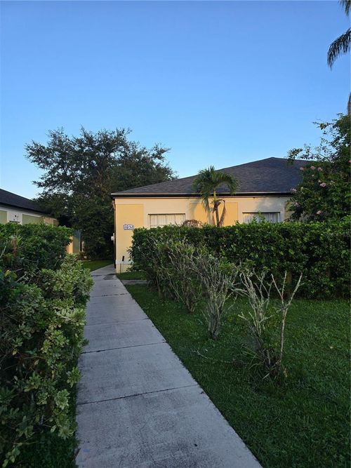 1052 Universal Rest Pl, KISSIMMEE, FL, 34744-5132 | Card Image