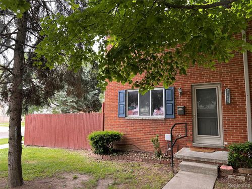 74-25709 Salem St, Roseville, MI, 48066-3856 | Card Image