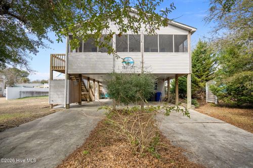321 Ne 59th St, Oak Island, NC, 28465-4822 | Card Image