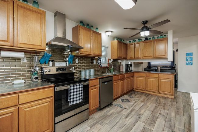871 State Highway 188, House other with 4 bedrooms, 2 bathrooms and 4 parking in Aransas Pass TX | Image 9