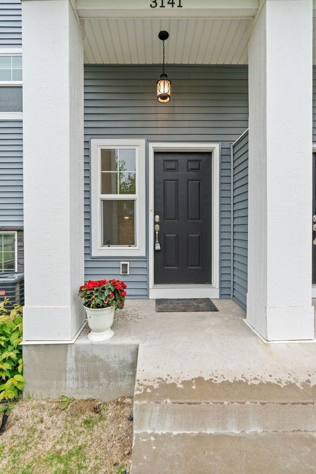 3141 Clover Ridge Dr, Townhouse with 3 bedrooms, 3 bathrooms and null parking in Chaska MN | Image 4