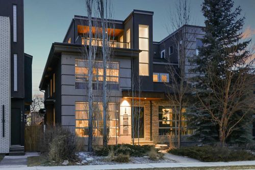 1924 50 Ave Sw, Calgary, AB, T2T2W2 | Card Image