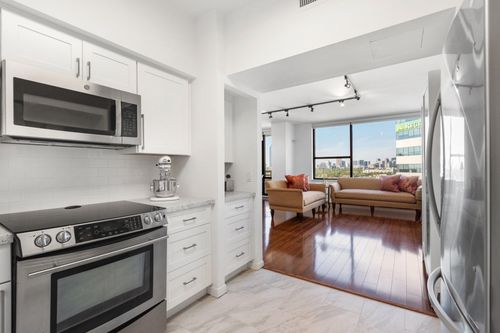 unit-12l-14 Greenway Plz, Houston, TX, 77046-1420 | Card Image